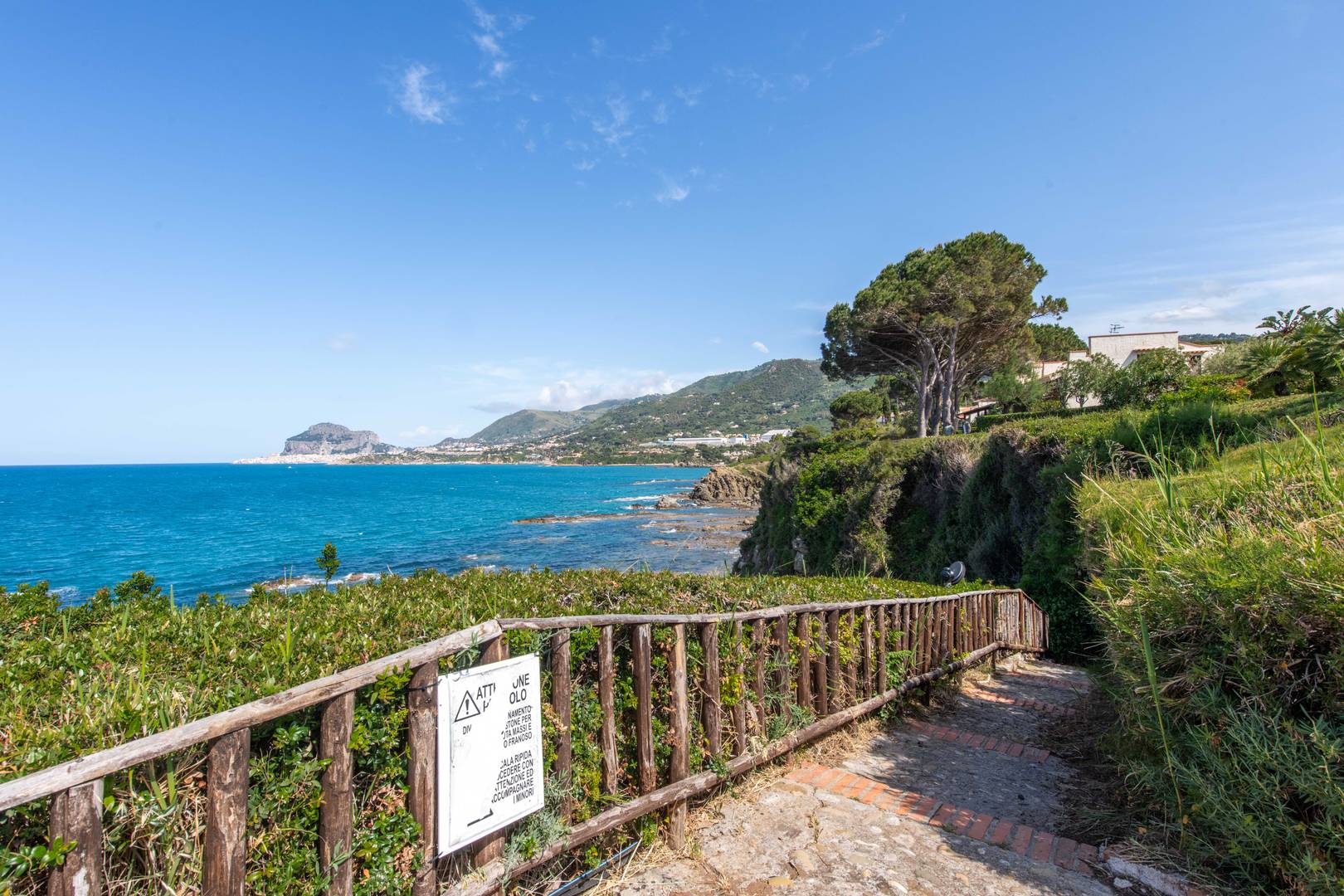 Villa Giulia Vista Mare con Spiaggia Privata - Interni eleganti e servizi di lusso B&B a Mazzaforno - Immagine 5